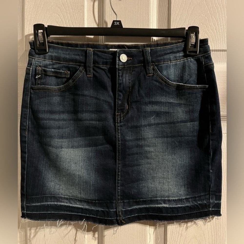KanCan Size 27 Dark Wash Frayed Hem Denim Mini Skirt